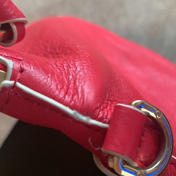 TORY BURCH Fold-Over Crossbody Bag in Vibrant Red. - Picture 7 of 7